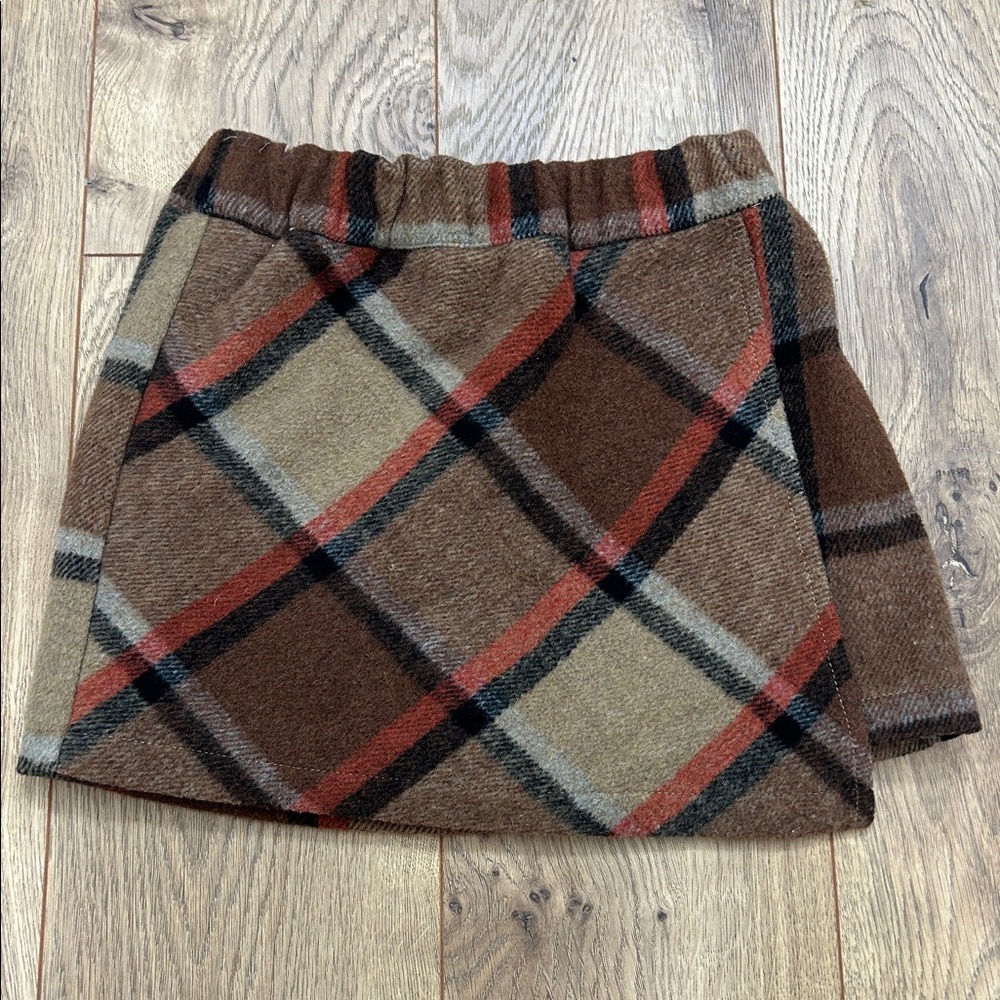 a loves a plaid skirt- Size 6